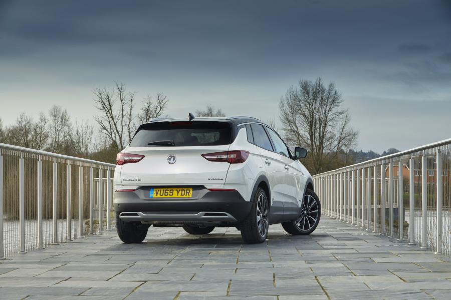  Vauxhall Grandland X Hybrid4 2020 года  (фото 14 из 40)